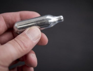 Ζάκυνθος: Τέσσερις ακόμα συλλήψεις για «αέριο του γέλιου» στο Λαγανά